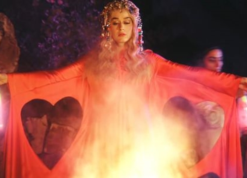 Katy Perry chính thức comeback với MV Never Really Over: Hình ảnh ấn tượng, nội dung khó hiểu và khả năng thành hit không cao