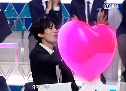 Produce X 101: Lee Dong Wook chơi trò 'Trái Tim' cùng Son Dong Pyo - Thần Chết cũng có lúc quá đáng yêu