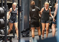 Taylor Swift gây sốc với thân hình đô to, bắp tay rững mỡ trong phòng gym