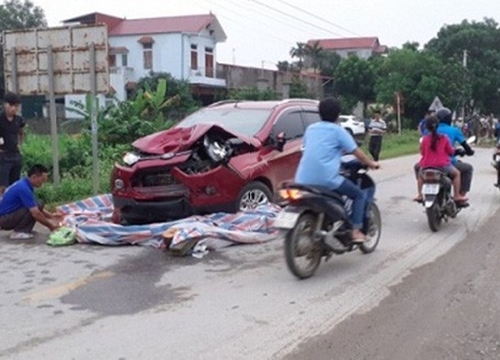 Vụ xế hộp va chạm xe máy 3 người thương vong: Cán bộ công an chở "sếp" trên xe