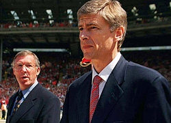 'Bật mí' chuyện M.U lôi kéo Sir Alex & ... Wenger