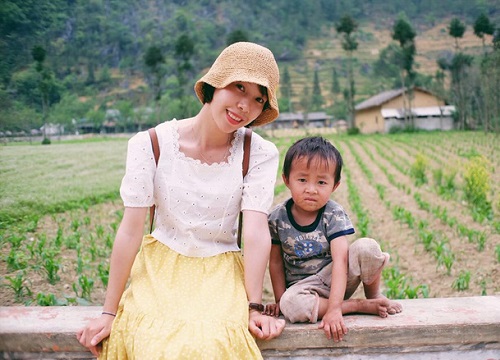 Trò chuyện lúc nửa đêm với cô gái đi Hà Giang để "gom về một vườn trẻ": Chỉ mong các em mãi giữ được sự thuần khiết như hoa như sương vùng đất này