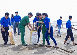 Hơn 100.000 người tham gia chiến dịch &#8216;Hãy làm sạch biển&#8217;