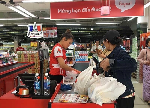 Khó hiểu thương vụ bán 18 siêu thị Auchan Việt Nam