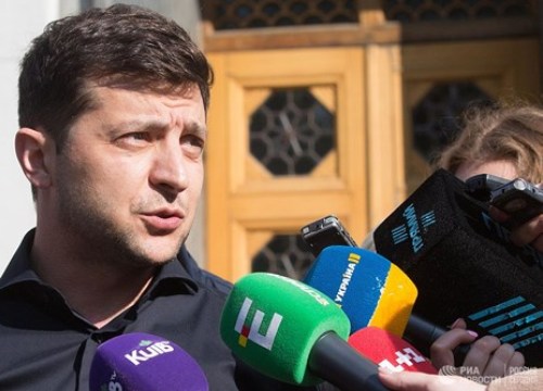 Quốc hội Ukraine "dội gáo nước lạnh" thứ 2 lên tân Tổng thống Zelensky