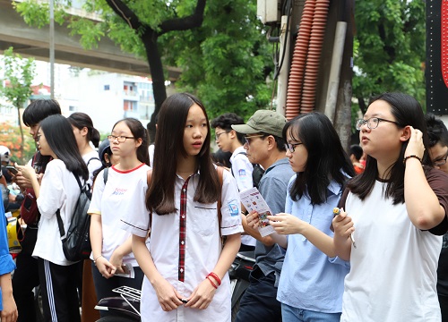 Thi vào lớp 10 ở Hà Nội: 'Dính' môn tiếng Anh, nhiều thí sinh ngậm ngùi thi trường 'cửa dưới'