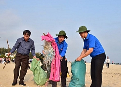 Trào lưu thu lượm rác, làm sạch môi trường vào đề thi môn Toán lớp 10 ở Huế