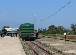 Truy tìm kẻ gian tháo gỡ đinh đường sắt qua Khánh Hòa