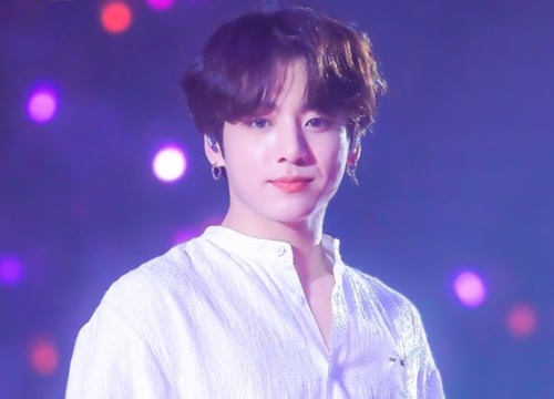 Chỉ chút tinh ý nhỏ trên sân khấu, fan cũng nhận ra Jungkook (BTS) thương Jimin như thế nào