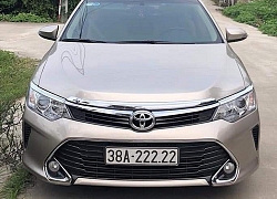 Mua Toyota Camry bốc được biển "ngũ quý 2", bán lại giá gấp đôi