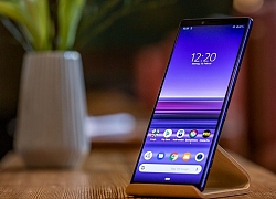 Sony Xperia 1 khan hàng ở châu Âu, phiên bản màu Tím "đắt như tôm tươi"