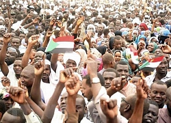 Sudan: Biểu tình rầm rộ đòi trao quyền cho chính quyền dân sự