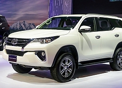 Toyota Fortuner giảm giá mạnh, ngừng bán kiểu "bia kèm lạc"