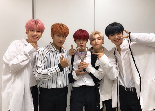 AB6IX đánh bại GOT7, NCT 127 nhưng quan trọng hơn là tình hình sức khoẻ của thành viên WINNER, Wanna One