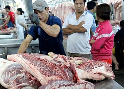 Giá heo hơi tăng vù vù lên 40.000 đồng/kg, chợ đầu mối "cháy" hàng