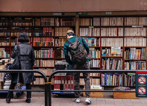 Ít ai biết giữa lòng Tokyo hoa lệ vẫn có một thư viện kiểu "một nghìn chín trăm hồi đó" đẹp như phim điện ảnh