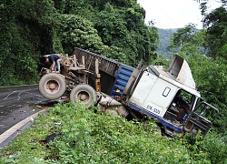 Xe đầu kéo gây tai nạn trên đèo Bảo Lộc, giao thông tắc nghẽn hơn 10km