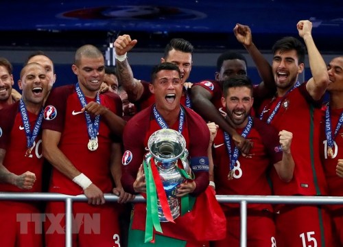 BĐN vô địch Nations League: Báo chí thế giới nể phục vua châu Âu Ronaldo