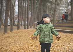 Cậu bé đầu nấm ngủ quên trời đất mặc cho bạn bè hát múa ầm ĩ, nhưng đó không phải là điểm dễ thương duy nhất