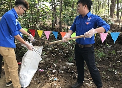 Công nhân làm sạch môi trường