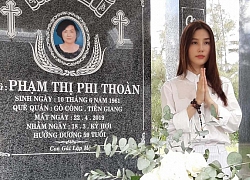 Diễm My 9X nức nở khẳng định phải mất 30 năm nữa mới quen với sự cô độc mồ côi trong lễ 49 ngày của mẹ mình