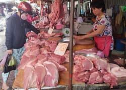 Giá heo hơi hôm nay "nhảy múa" từng ngày, tiểu thương hết sạch hàng