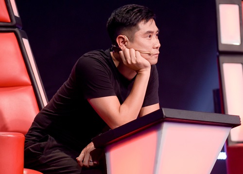 The Voice: Hồ Hoài Anh ăn hàng tá "gạch đá" vì nghi án thiên vị cô gái xinh đẹp, có chút tiếng tăm này