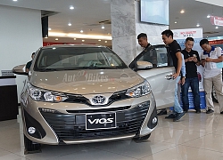 Vì sao giá Toyota Vios chạm đáy ngang Vinfast Fadil?