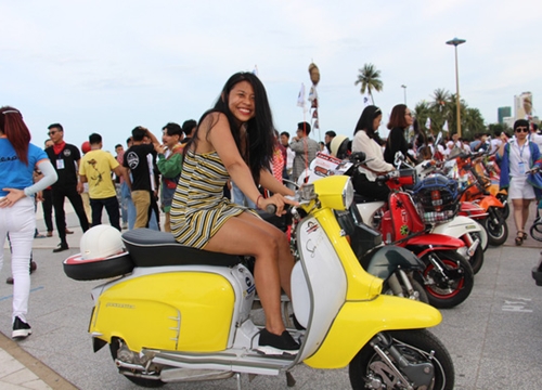 400 xe Vespa và ô tô cổ quý hiếm hội ngộ tại Nha Trang