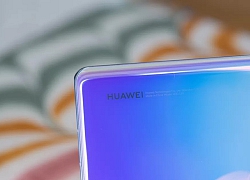 Điện thoại Huawei hiện quảng cáo trên màn hình khóa, người dùng giận dữ