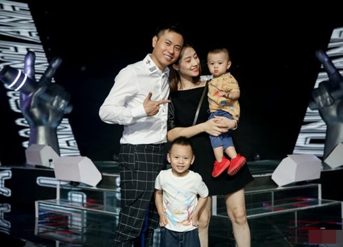 Khoảnh khắc siêu đáng yêu của gia đình Dương Cầm trong hậu trường The Voice Kids 2019