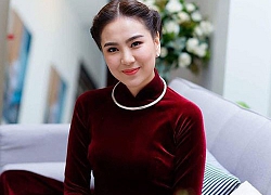 Mai Ngọc - Phí Linh: 2 MC cùng diện áo dài nền nã đúng chuẩn "cô dâu Hà Nội" trong ngày ăn hỏi nhưng có 2 điểm khác hẳn nhau