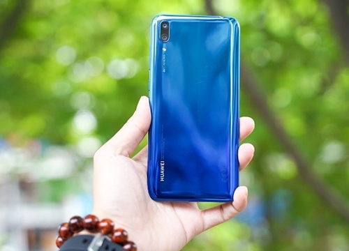 Sắm smartphone Huawei tháng 6, giảm giá tặng quà nhiều ưu đãi