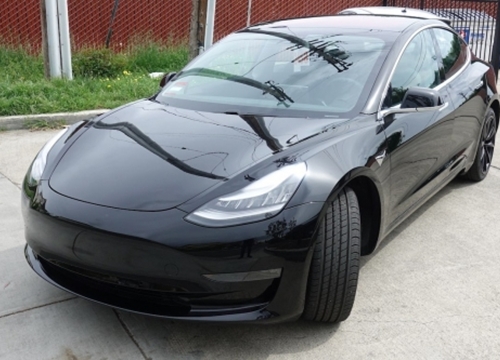 Siêu xe chạy điện Tesla Model 3 đầu tiên về Viêt Nam có gì đặc biệt?