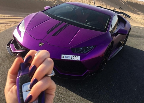 Siêu xe Lamborghini nhuộm tím của quý cô Dubai