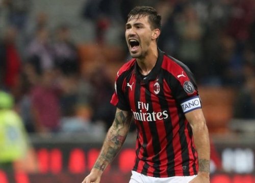 Tìm trung vệ, AC Milan nhắm "kẻ tự nhận là xuất sắc nhất thế giới"