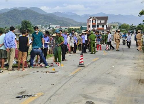 Xe tải lấn làn gây tai nạn, kéo lê xe máy hơn 70m khiến cháu bé 1 tuổi tử vong