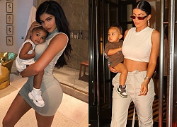 Các mẹ trẻ nên học tập dáng đứng bế con của Kylie Jenner: Mông cong dáng chuẩn, thần thái hết phần thiên hạ