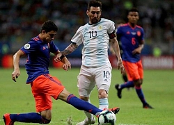 Đau đớn! Cầu thủ Argentina tiếp tay Colombia "hành" Messi