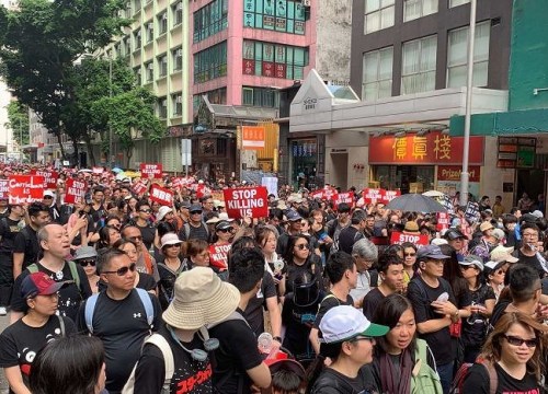 Hàng nghìn người Hong Kong tiếp tục biểu tình đòi bà Carrie Lam từ chức