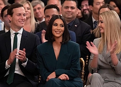 Mặc đồ giản dị thôi nhưng Kim Kardashian lại xách túi hàng tỷ đồng khi có mặt tại Nhà Trắng