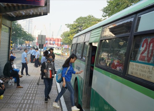 Sàm sỡ trên xe buýt : Khó xử nếu nạn nhân vẫn chọn cách im lặng cam chịu