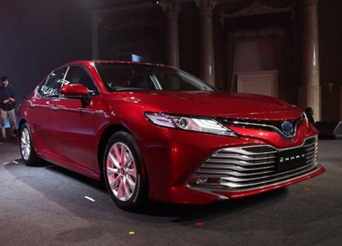 Toyota Camry 2019 'cập bến' Việt Nam, giá 1,6 tỷ?