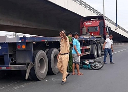 Va chạm với xe đầu kéo, người phụ nữ tử vong ở vòng xoay Mỹ Thủy