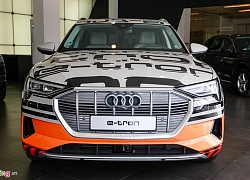 Cận cảnh SUV điện Audi e-tron đầu tiên xuất hiện tại VN