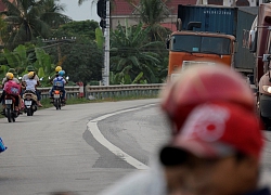 Có hơi men đi ngược chiều, người đàn ông bị hất văng lên kính xe