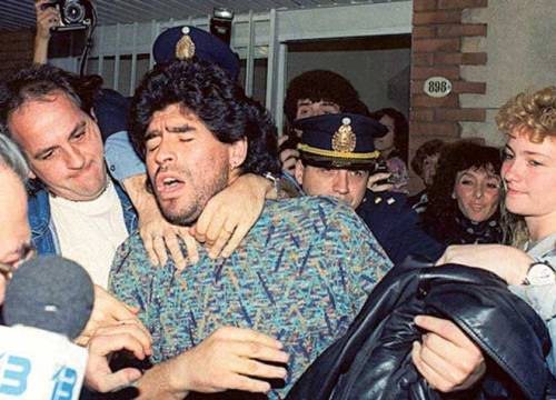 Platini hối lộ, Maradona - Adriano buôn hàng cấm: Ngã ngửa SAO lớn "xộ khám"