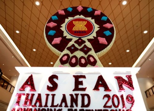 ASEAN bàn chuyện thương mại, biển Đông