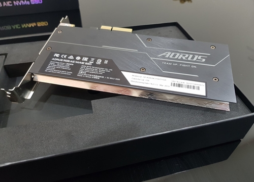 Đánh giá SSD Aorus RGB AIC NVMe: Tốc độ thần sầu, lung linh sắc màu