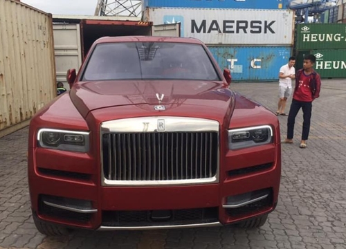 Siêu phẩm Rolls-Royce Cullinan màu sơn đỏ tuyệt đẹp "nhập tịch" Việt Nam